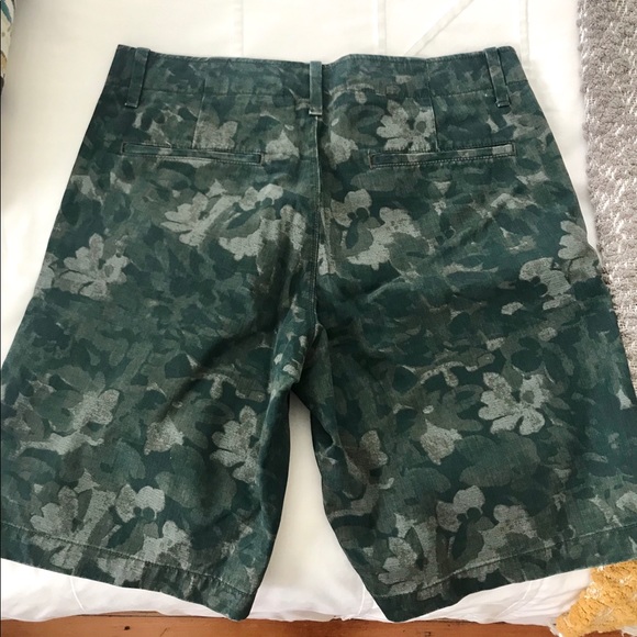 Gap “Lived In Short” - Picture 3 of 3